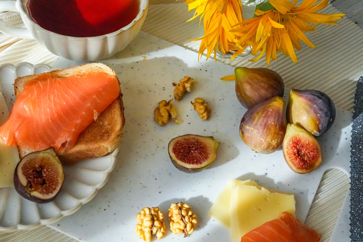 Variety of colorful eye-healthy foods arranged on a plate